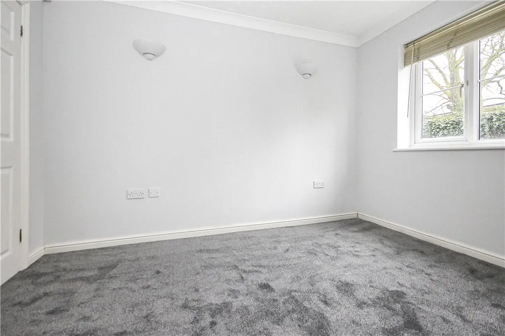Kempton Avenue, Sunbury-on-Thames, TW16, photo 7