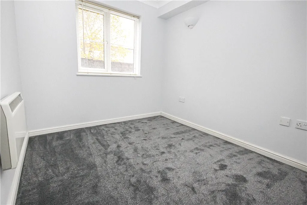 Kempton Avenue, Sunbury-on-Thames, TW16, photo 6