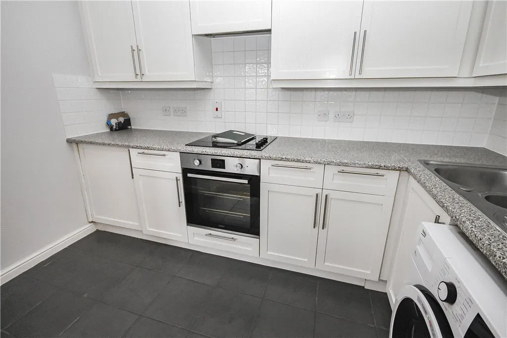 Kempton Avenue, Sunbury-on-Thames, TW16, photo 3