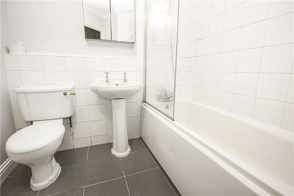 Kempton Avenue, Sunbury-on-Thames, TW16, photo 5