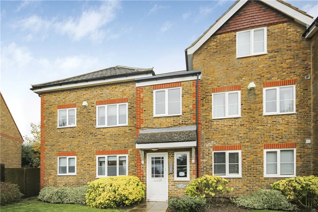 2 bed flat to rent, Kempton Avenue, Sunbury-on-Thames, TW16