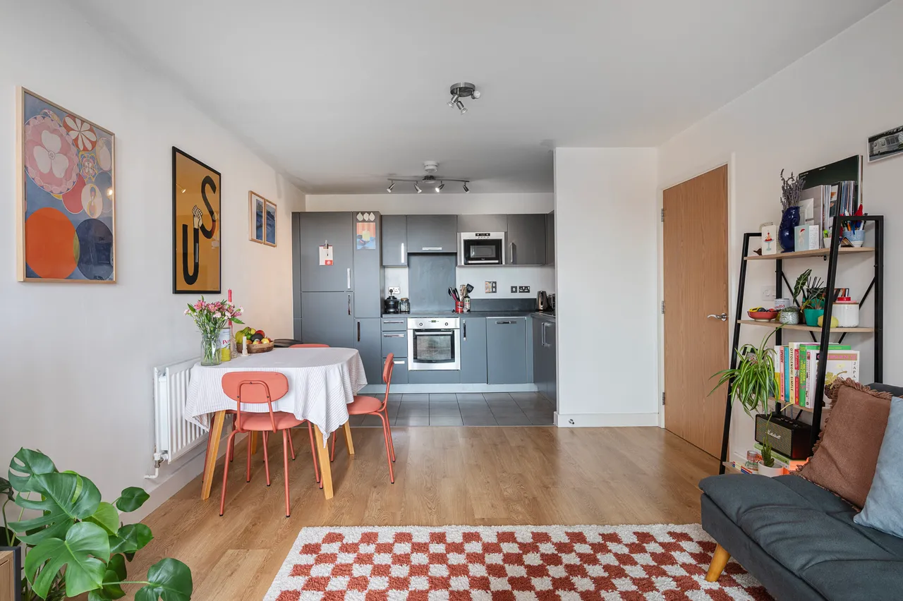 2 bed flat for sale, London, E8