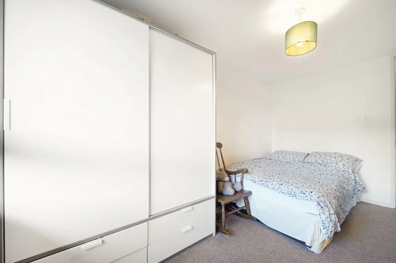 St Pauls Court, London, W14, photo 15