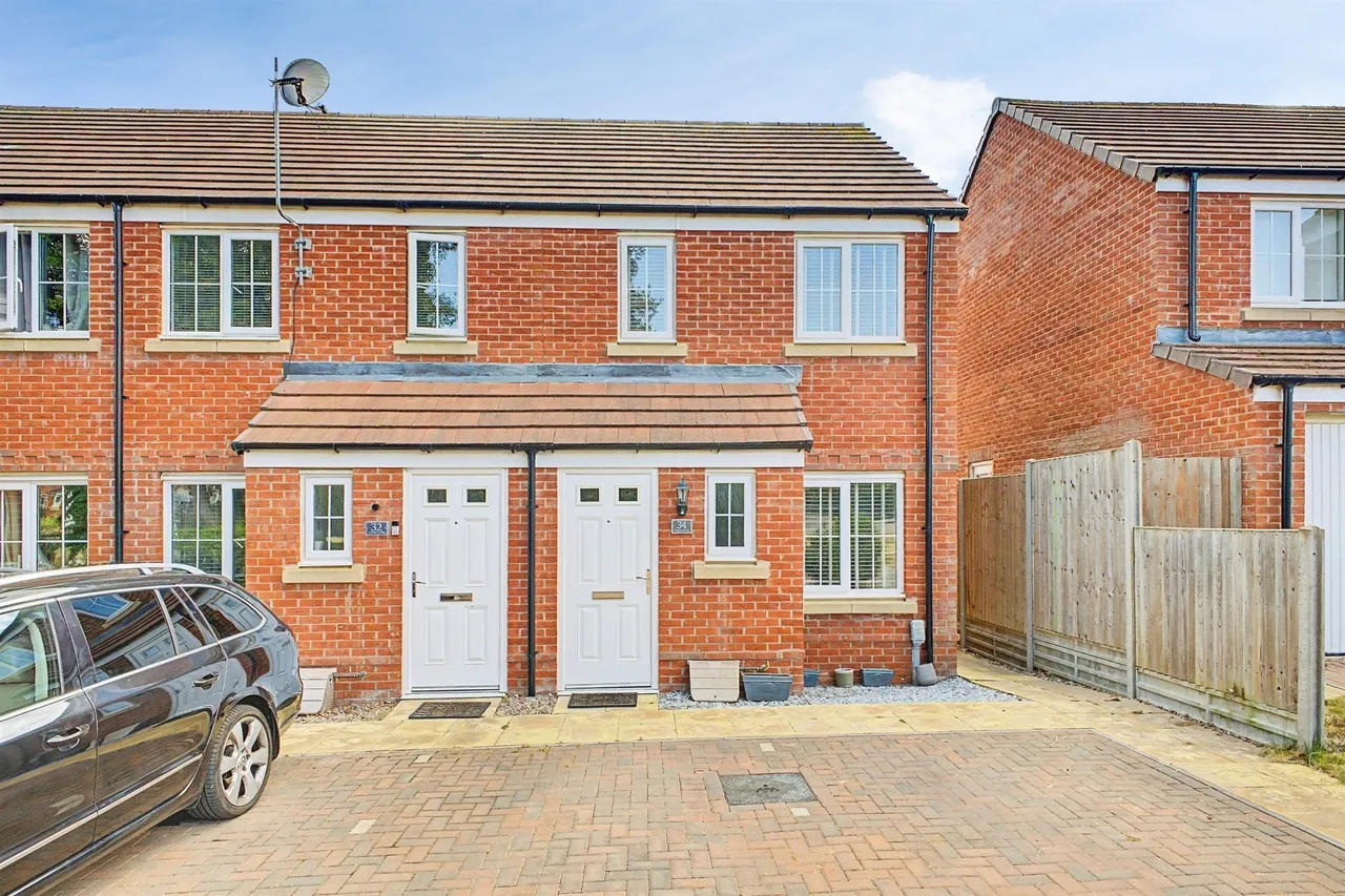 2 bed house for sale — Campus Drive, Northampton