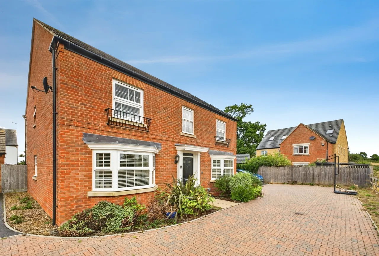 5 bed house for sale — Champions Field Way, Flore, Northampton