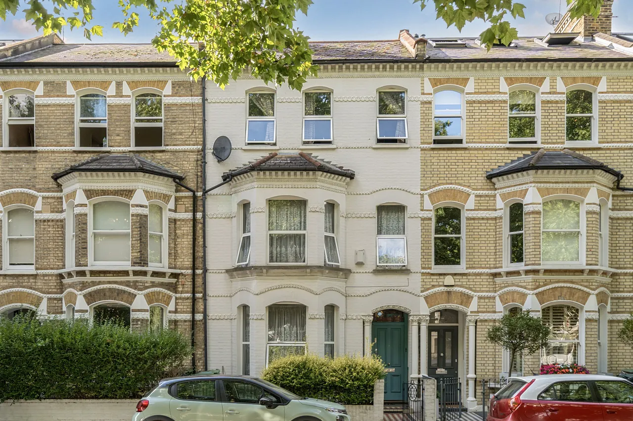 8 bed house for sale — 25 Crondace Road, London