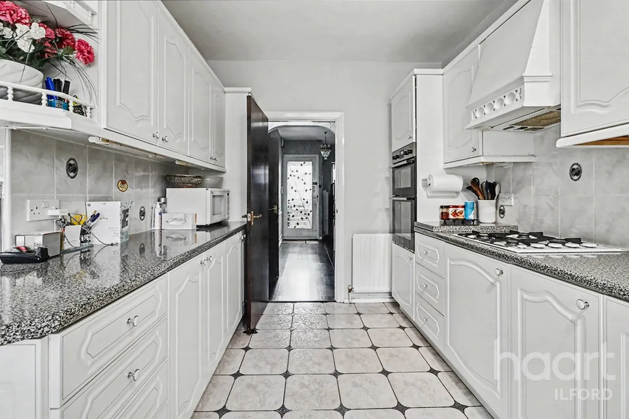 Wells Gardens, Ilford, IG1, photo 15