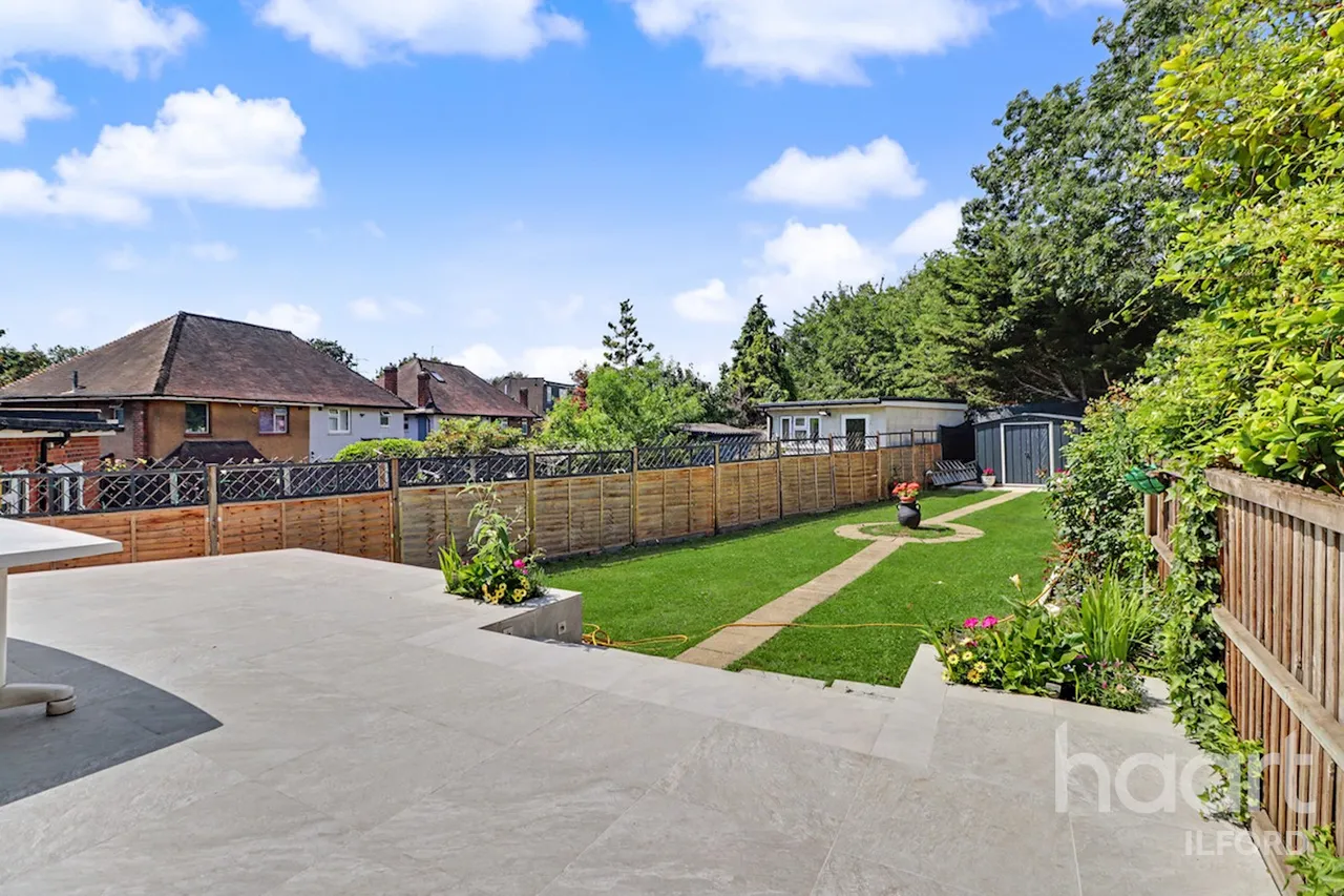 Wells Gardens, Ilford, IG1, photo 26