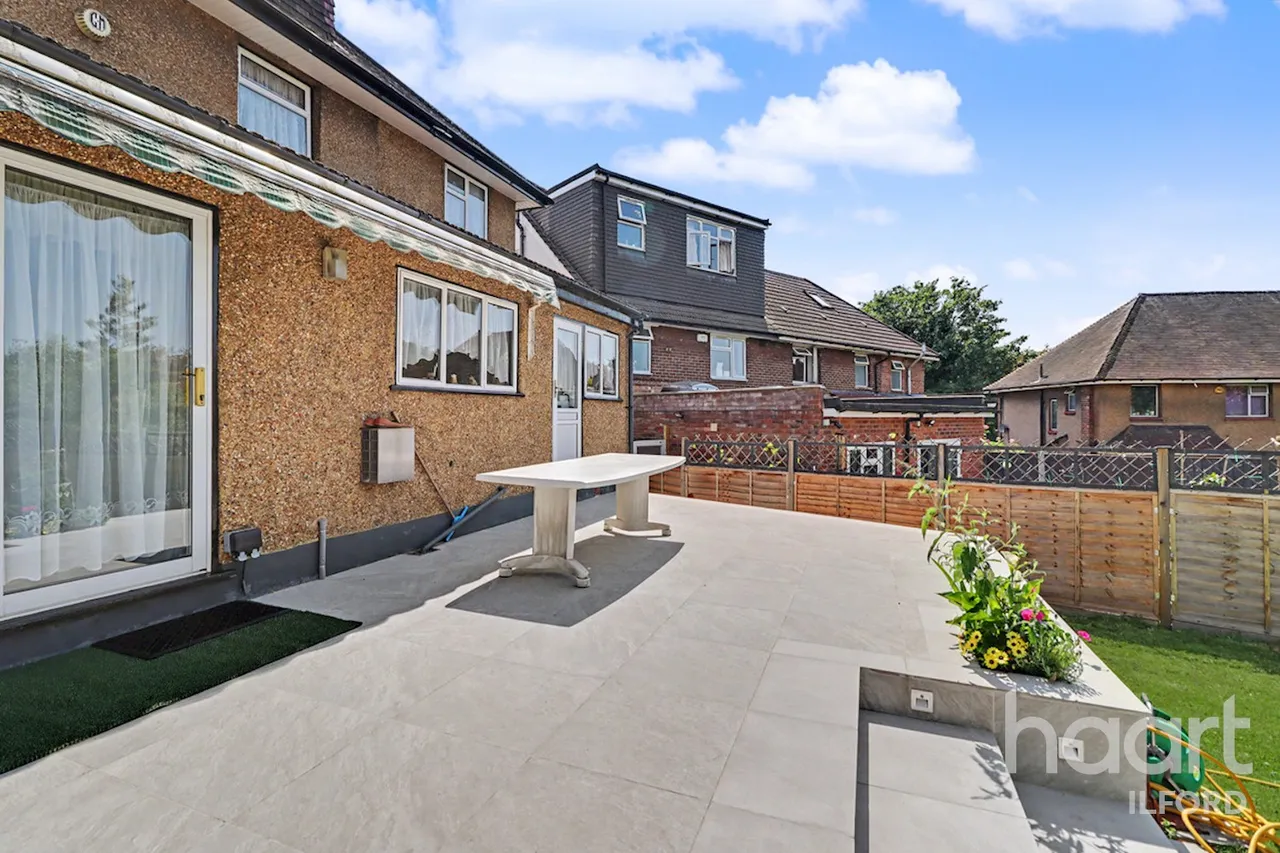 Wells Gardens, Ilford, IG1, photo 28