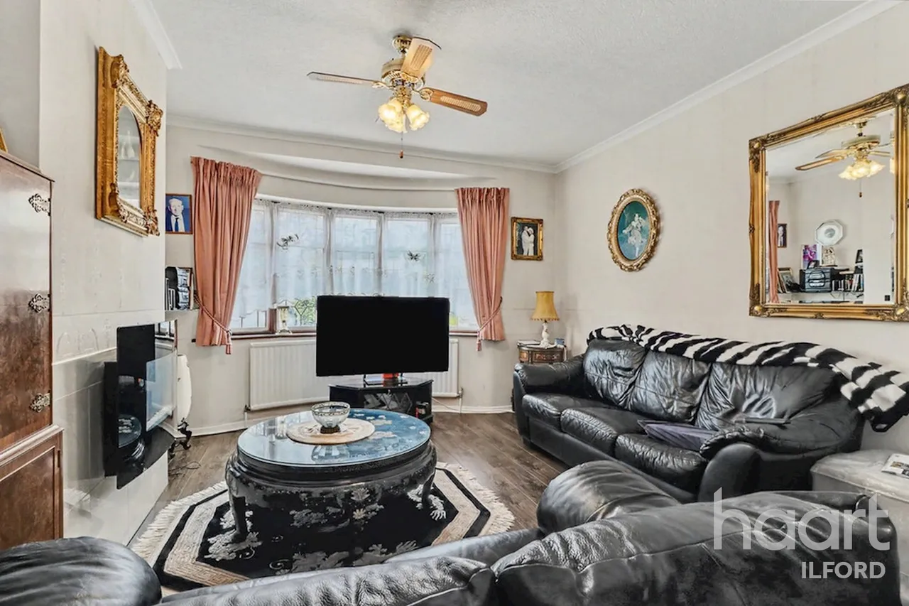 Wells Gardens, Ilford, IG1, photo 9