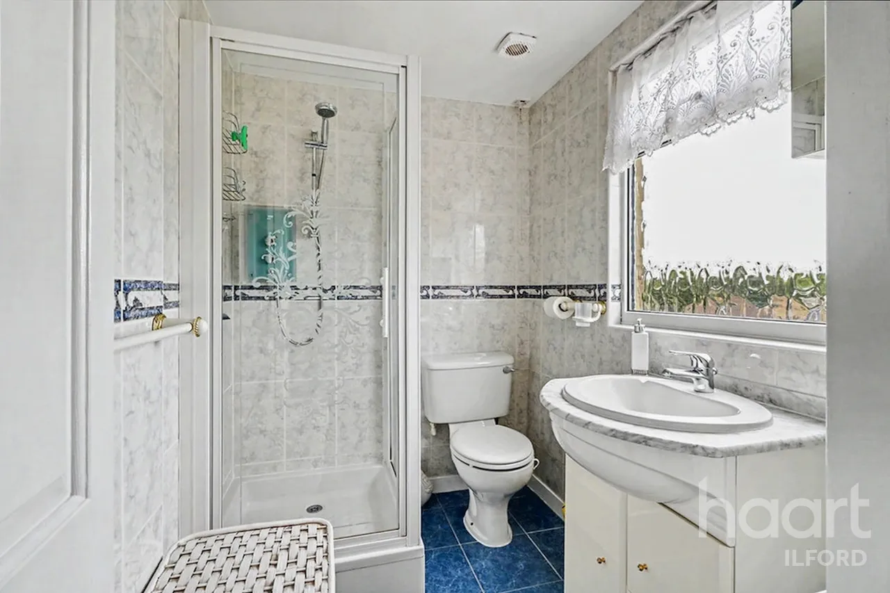 Wells Gardens, Ilford, IG1, photo 25