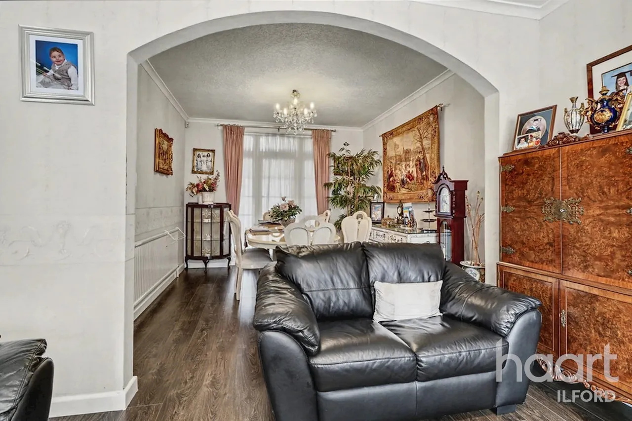 Wells Gardens, Ilford, IG1, photo 11