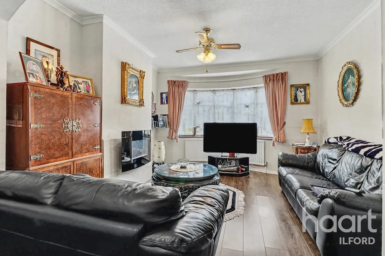 Wells Gardens, Ilford, IG1, photo 10