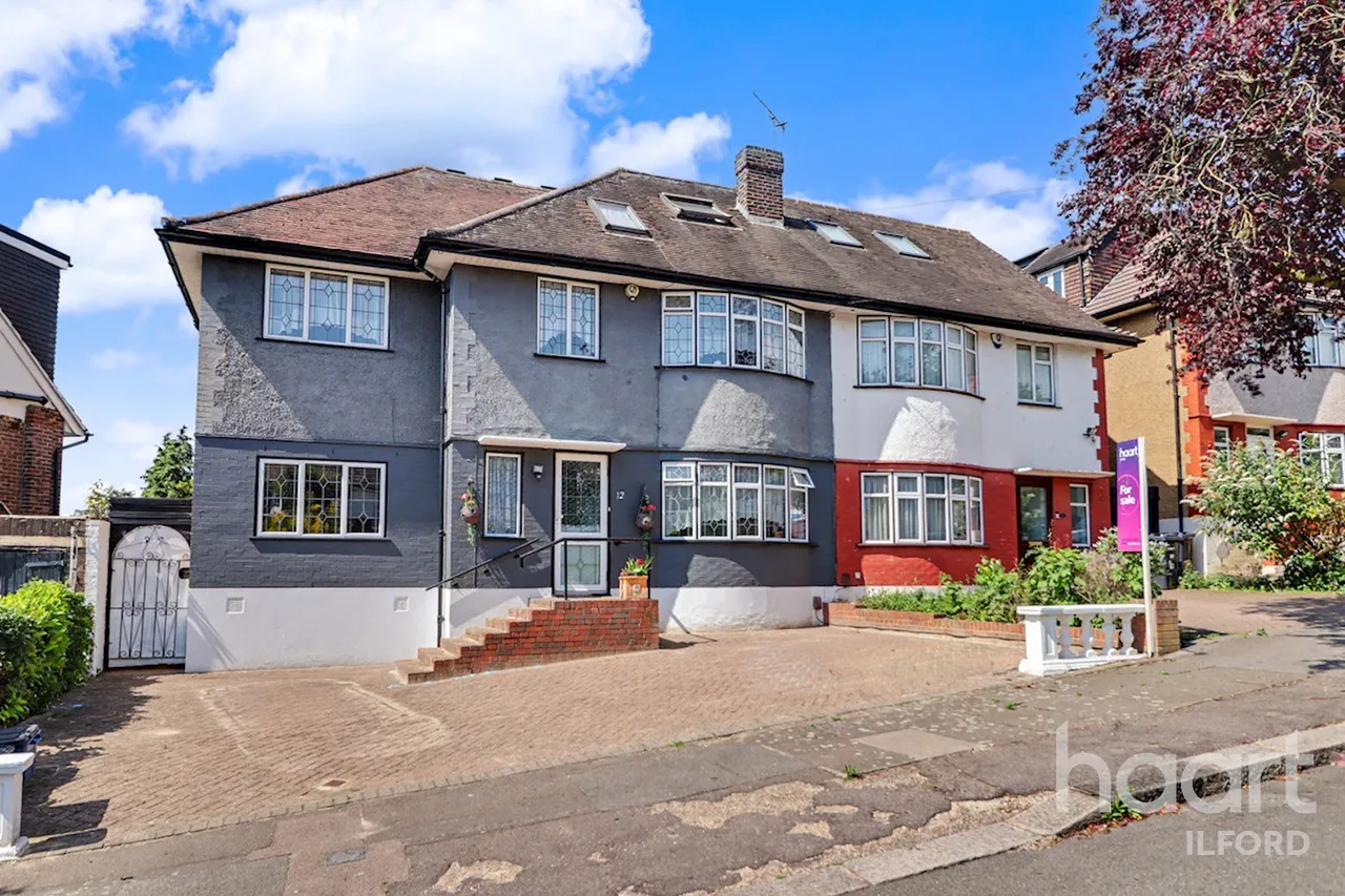 Wells Gardens, Ilford, IG1, photo 32