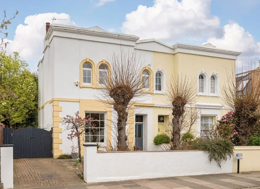4 bed house for sale — Popes Grove, Strawberry Hill, TW1