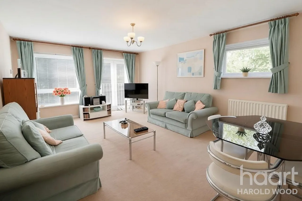 Sunnydene Close, Harold Wood, RM3, photo 2