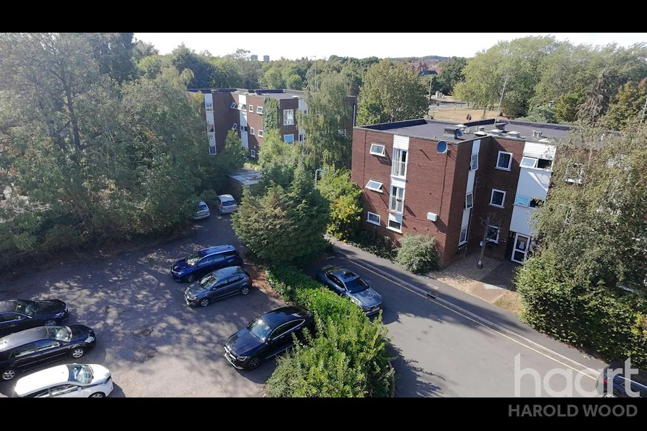 Sunnydene Close, Harold Wood, RM3, photo 6