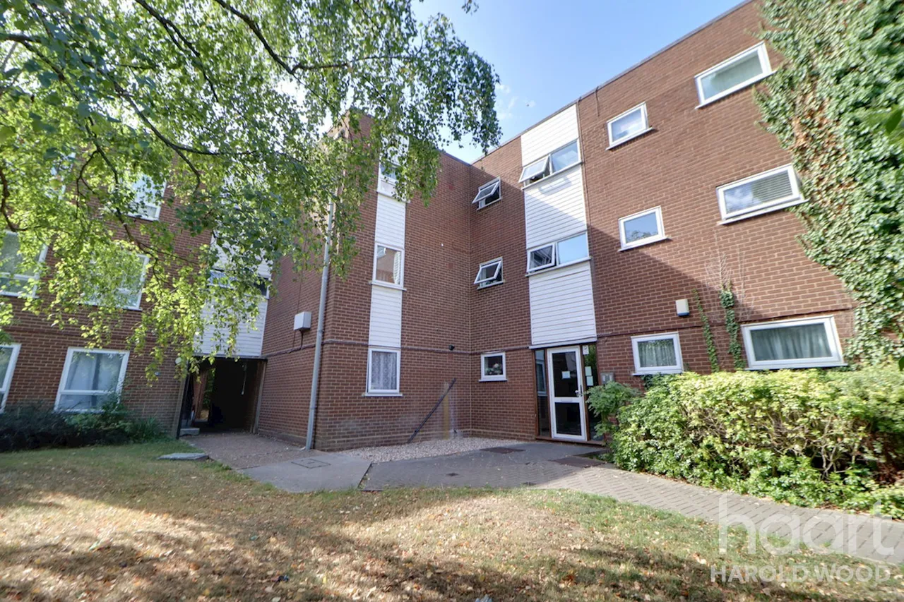 1 bed flat for sale, Sunnydene Close, Harold Wood, RM3