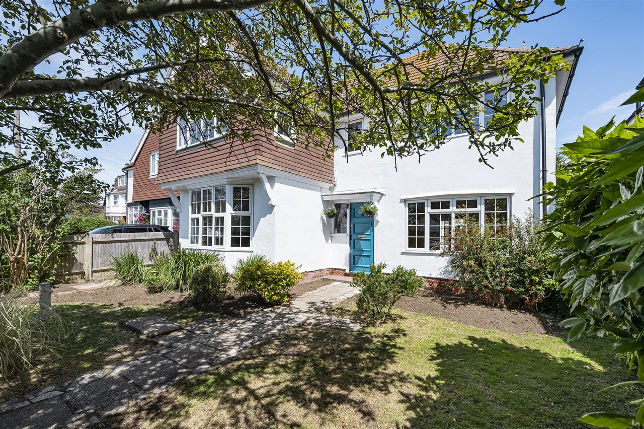 3 bed house for sale, Bramber Road, Seaford