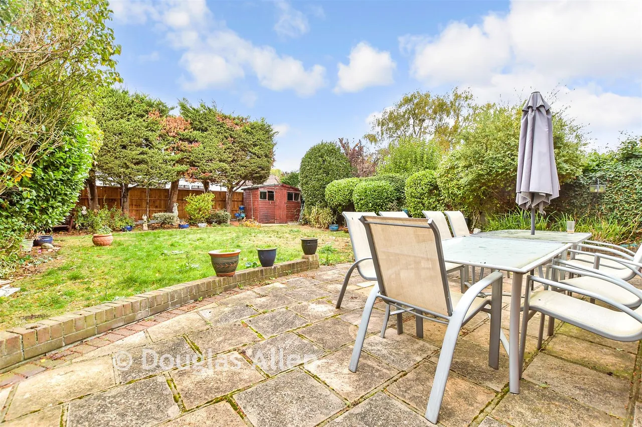 Ingleglen, Hornchurch, RM11, photo 5