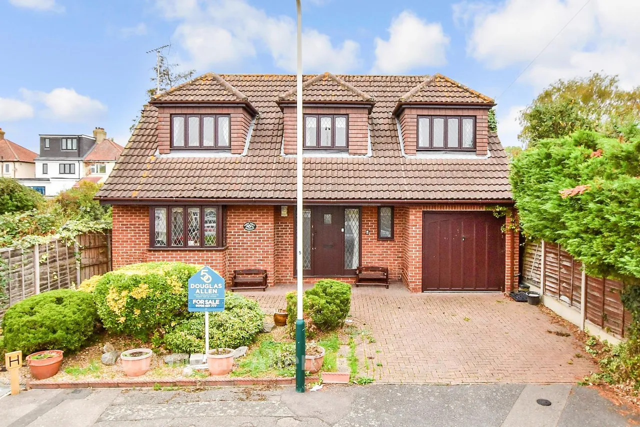 4 bed house for sale, Ingleglen, Hornchurch, RM11