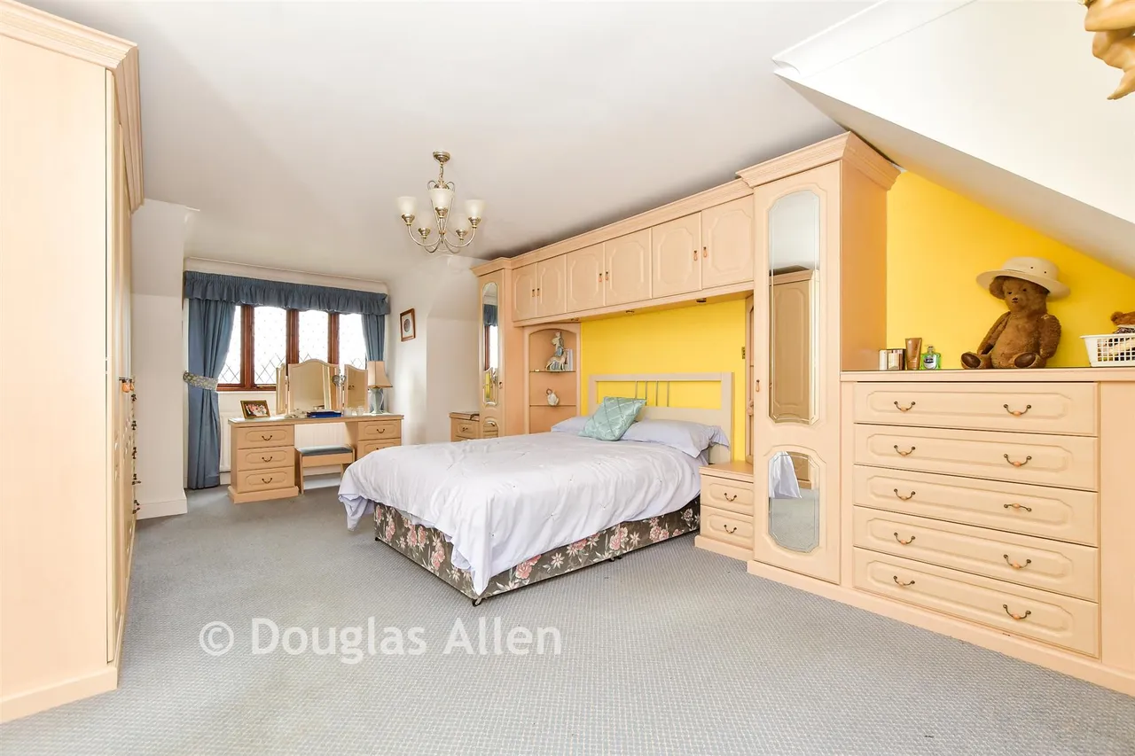 Ingleglen, Hornchurch, RM11, photo 4