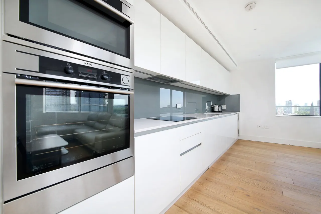 Lombard Road, London, SW11, photo 7