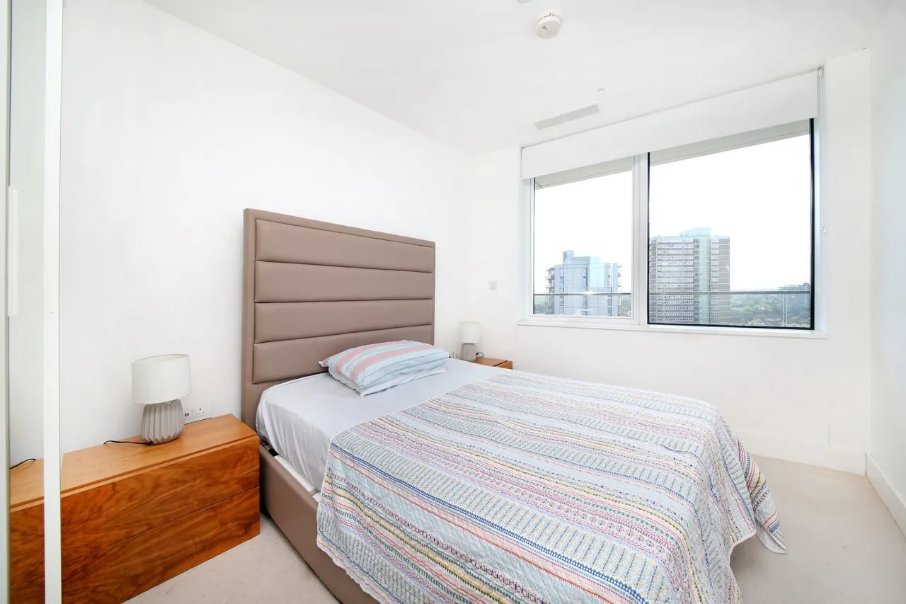 Lombard Road, London, SW11, photo 6
