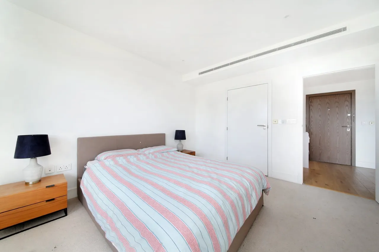Lombard Road, London, SW11, photo 14