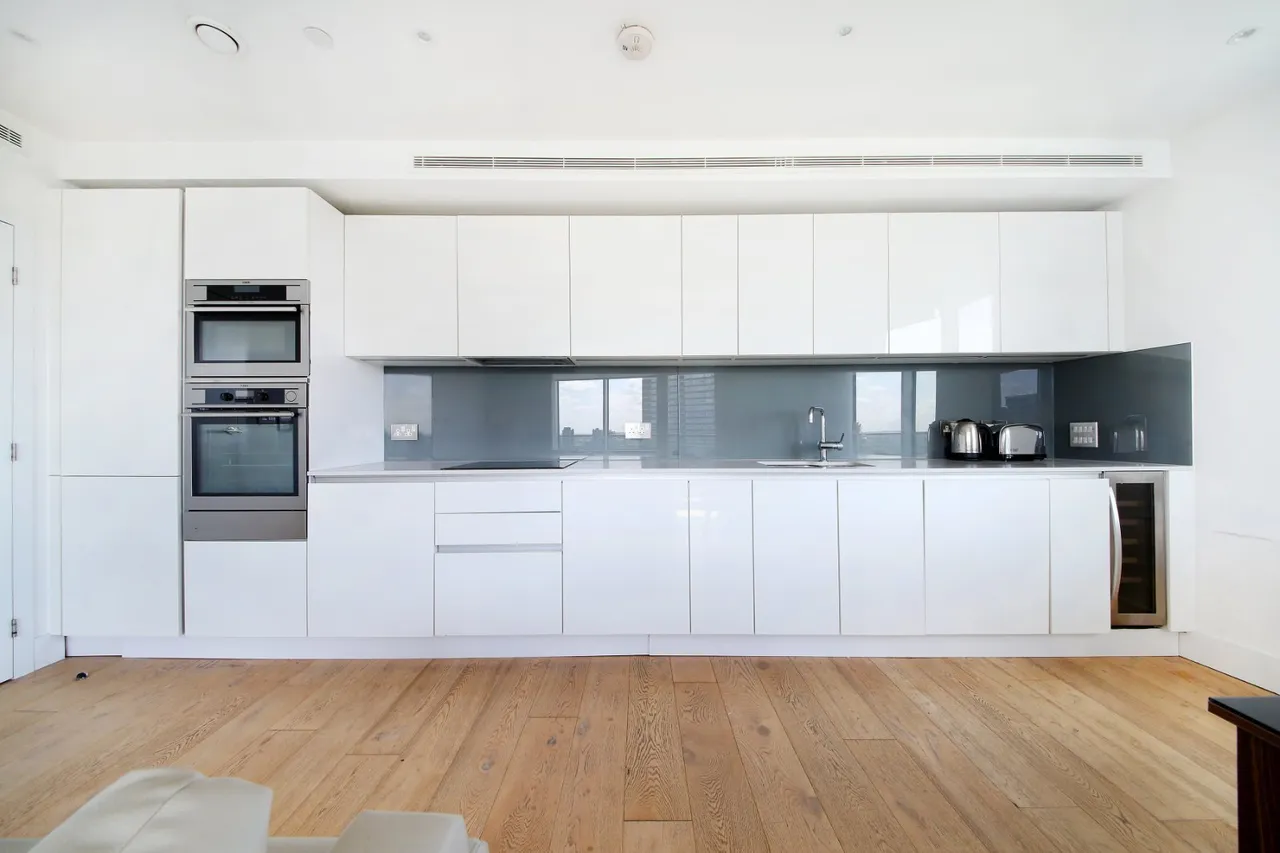Lombard Road, London, SW11, photo 4