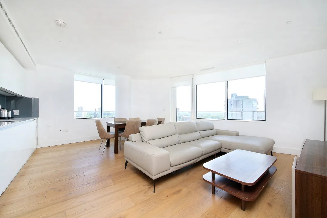 2 bed flat for sale, Lombard Road, London, SW11