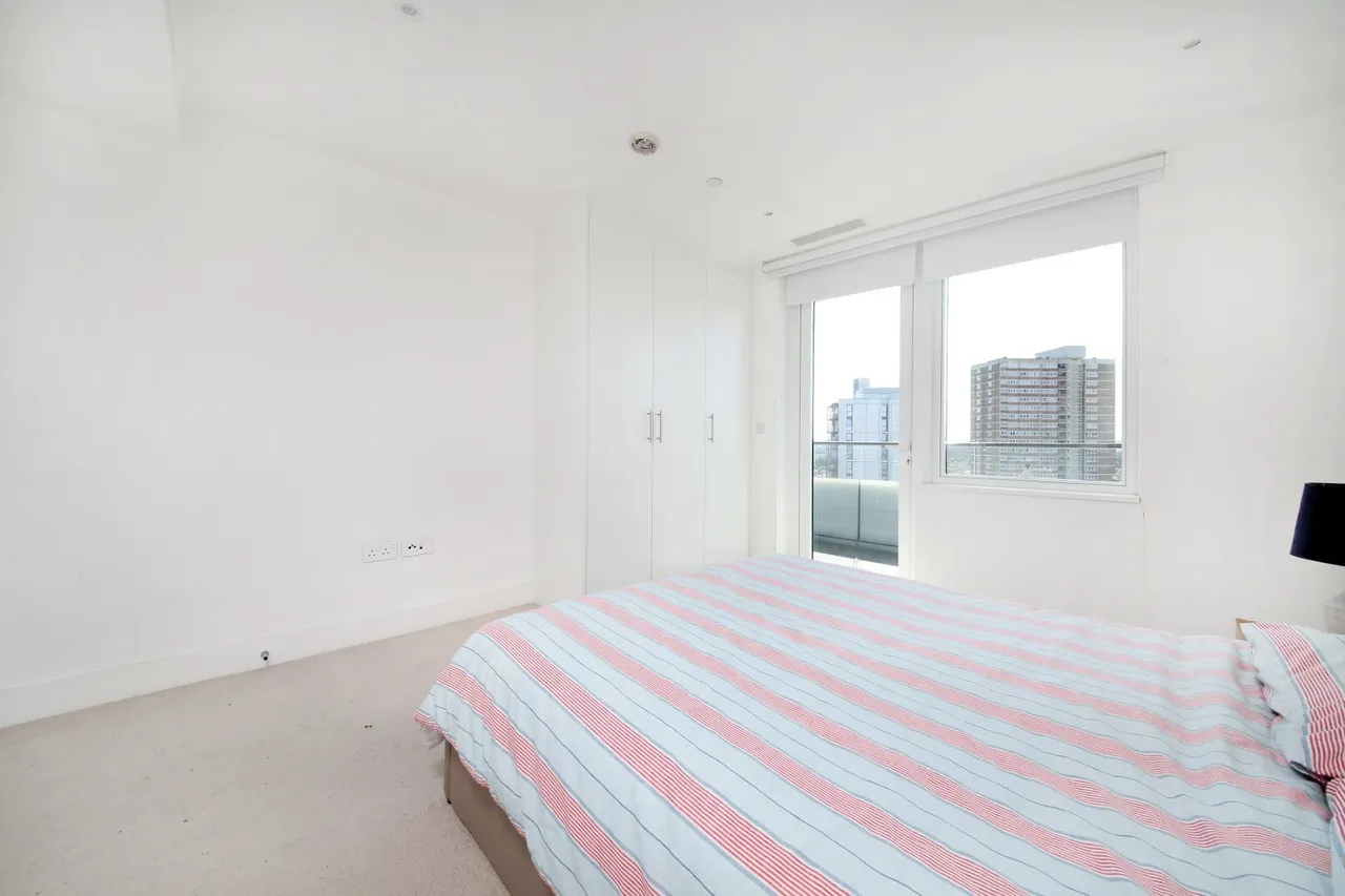 Lombard Road, London, SW11, photo 13