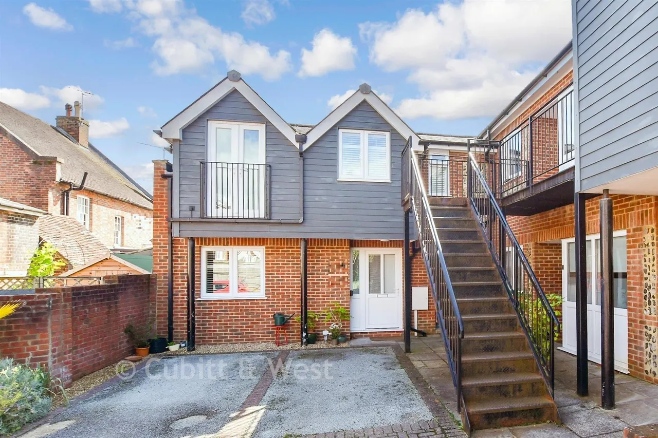 1 bed flat for sale, Falkland Road, Dorking, RH4