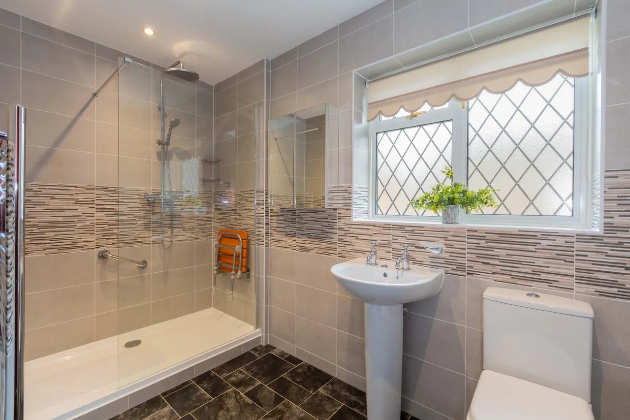 Hemsdale, Cranbrook Drive, Maidenhead, Berkshire SL6 6SL, photo 17