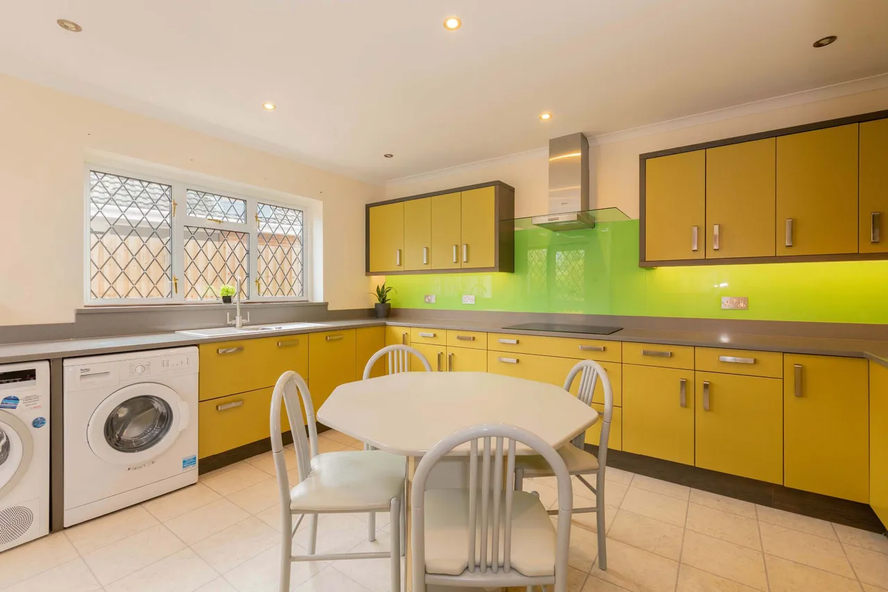 Hemsdale, Cranbrook Drive, Maidenhead, Berkshire SL6 6SL, photo 8
