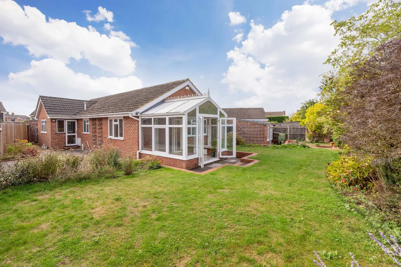 Hemsdale, Cranbrook Drive, Maidenhead, Berkshire SL6 6SL, photo 2