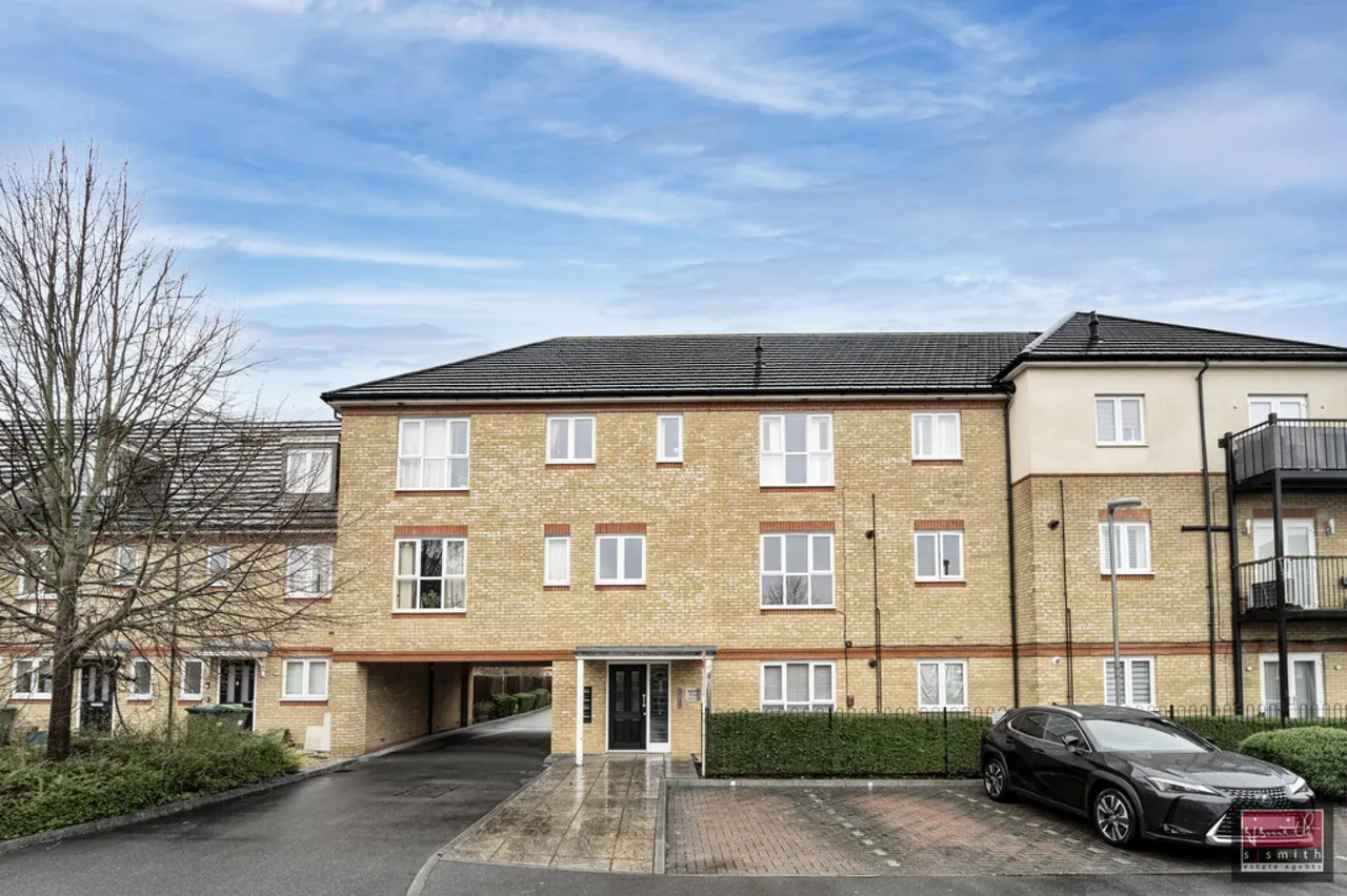 Springs Close, Staines-upon-Thames, photo 7