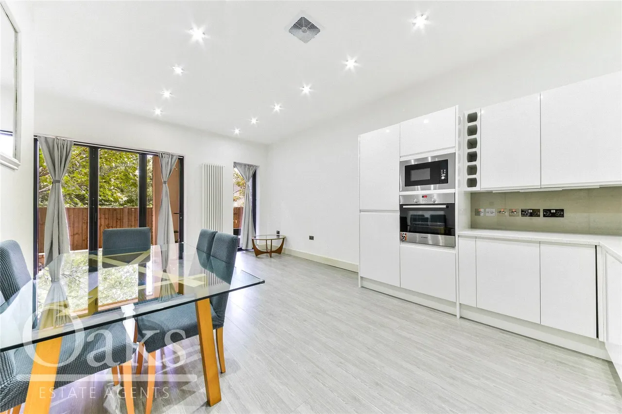 2 bed flat for sale, Gleneldon Road, Streatham, SW16