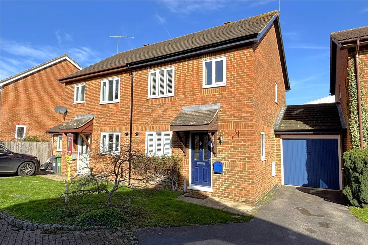 3 bed house for sale — Lory Ridge, Bagshot, Surrey, GU19 5BS