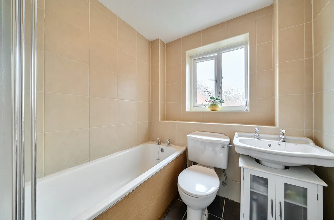 Lory Ridge, Bagshot, Surrey, GU19 5BS, photo 10