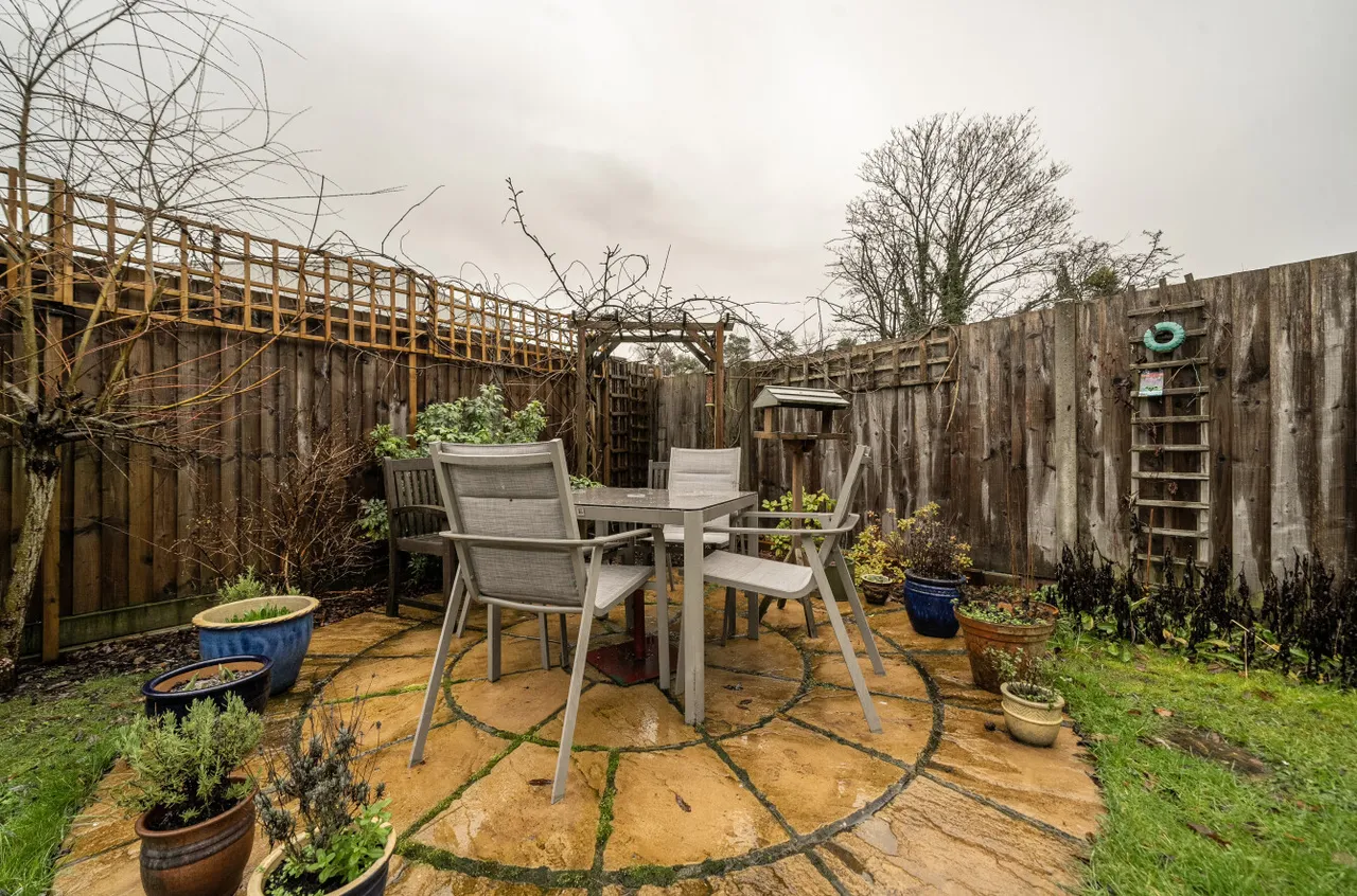 Lory Ridge, Bagshot, Surrey, GU19 5BS, photo 18