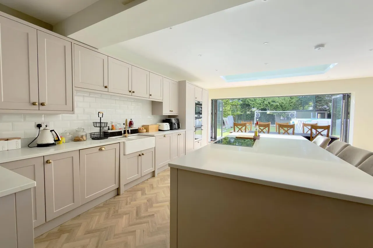 Keith Road, BH3, photo 11