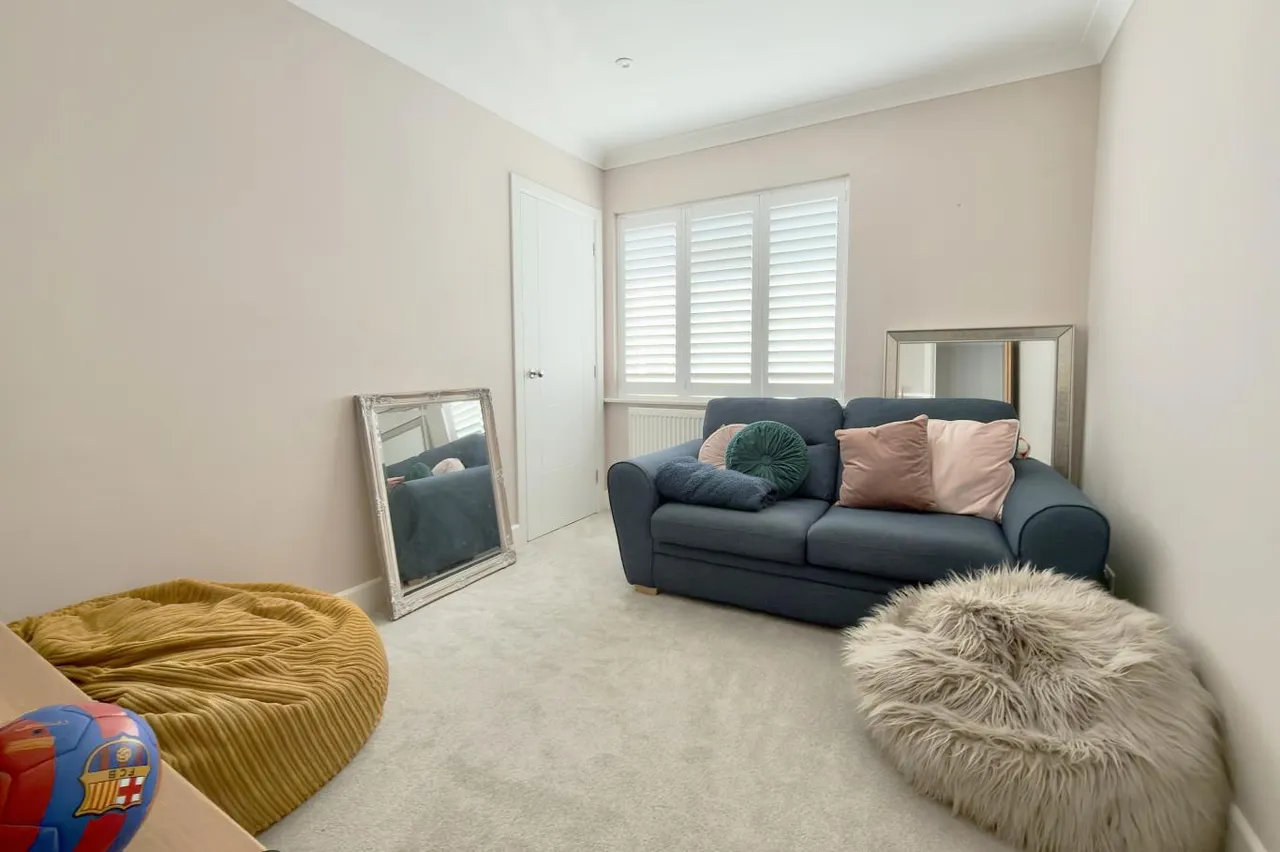 Keith Road, BH3, photo 22