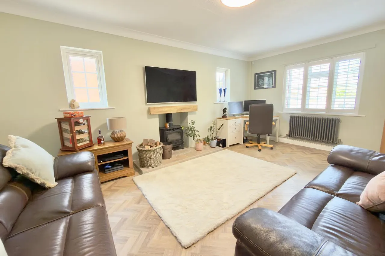 Keith Road, BH3, photo 8