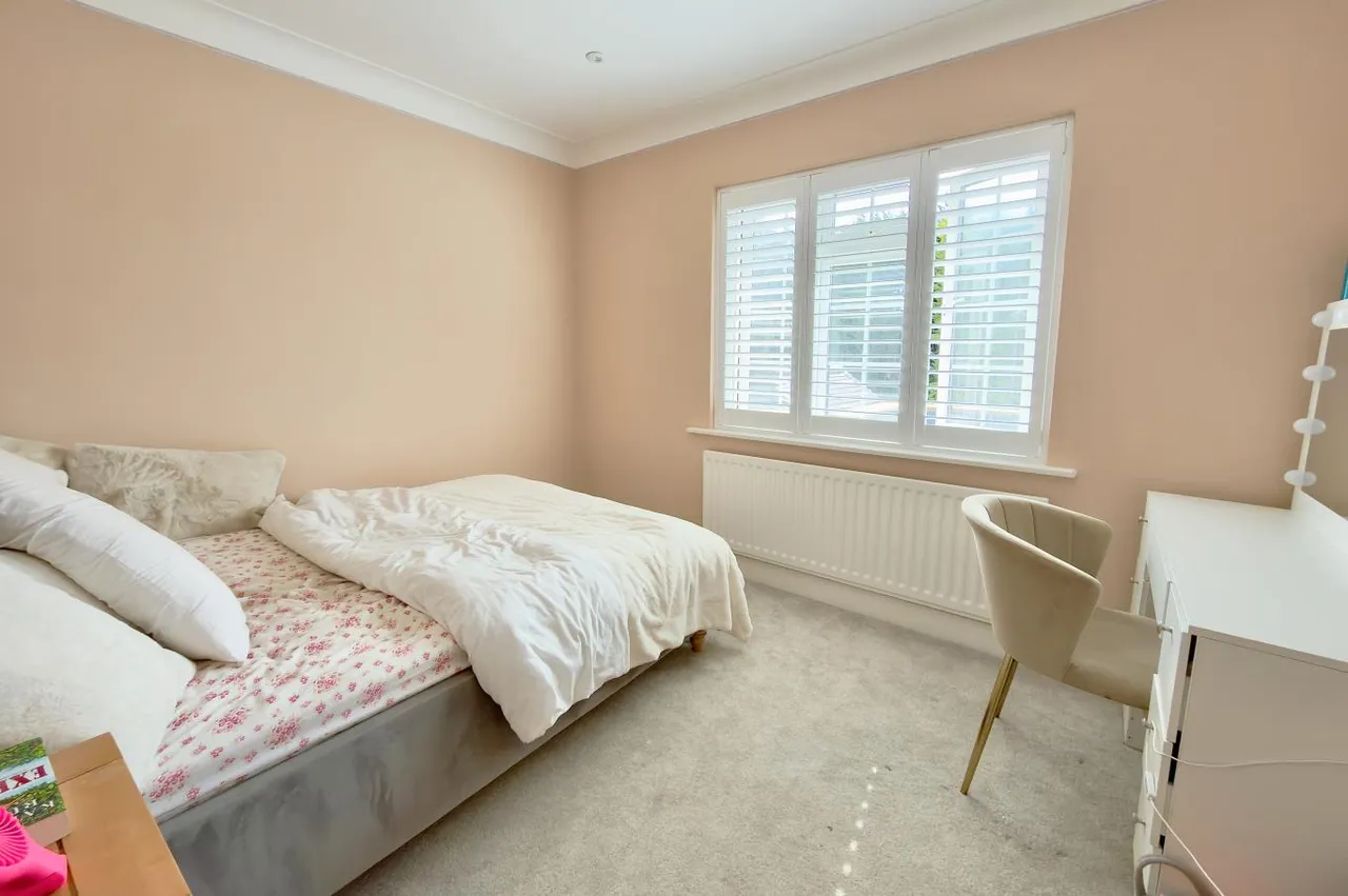 Keith Road, BH3, photo 21