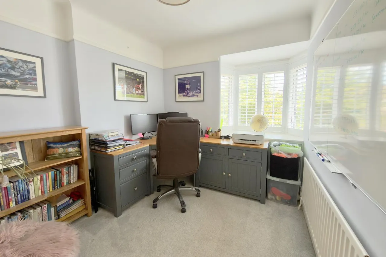 Keith Road, BH3, photo 23
