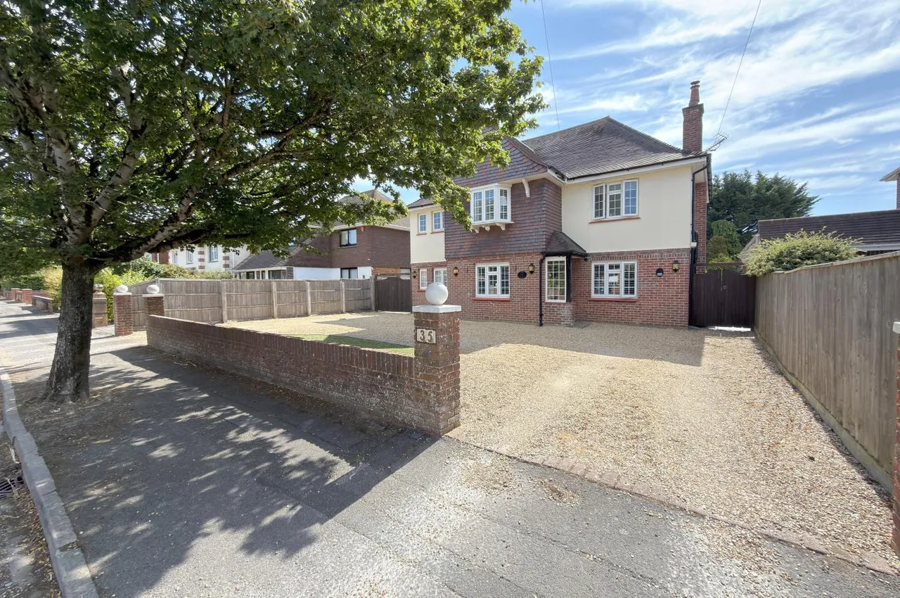 Keith Road, BH3, photo 29
