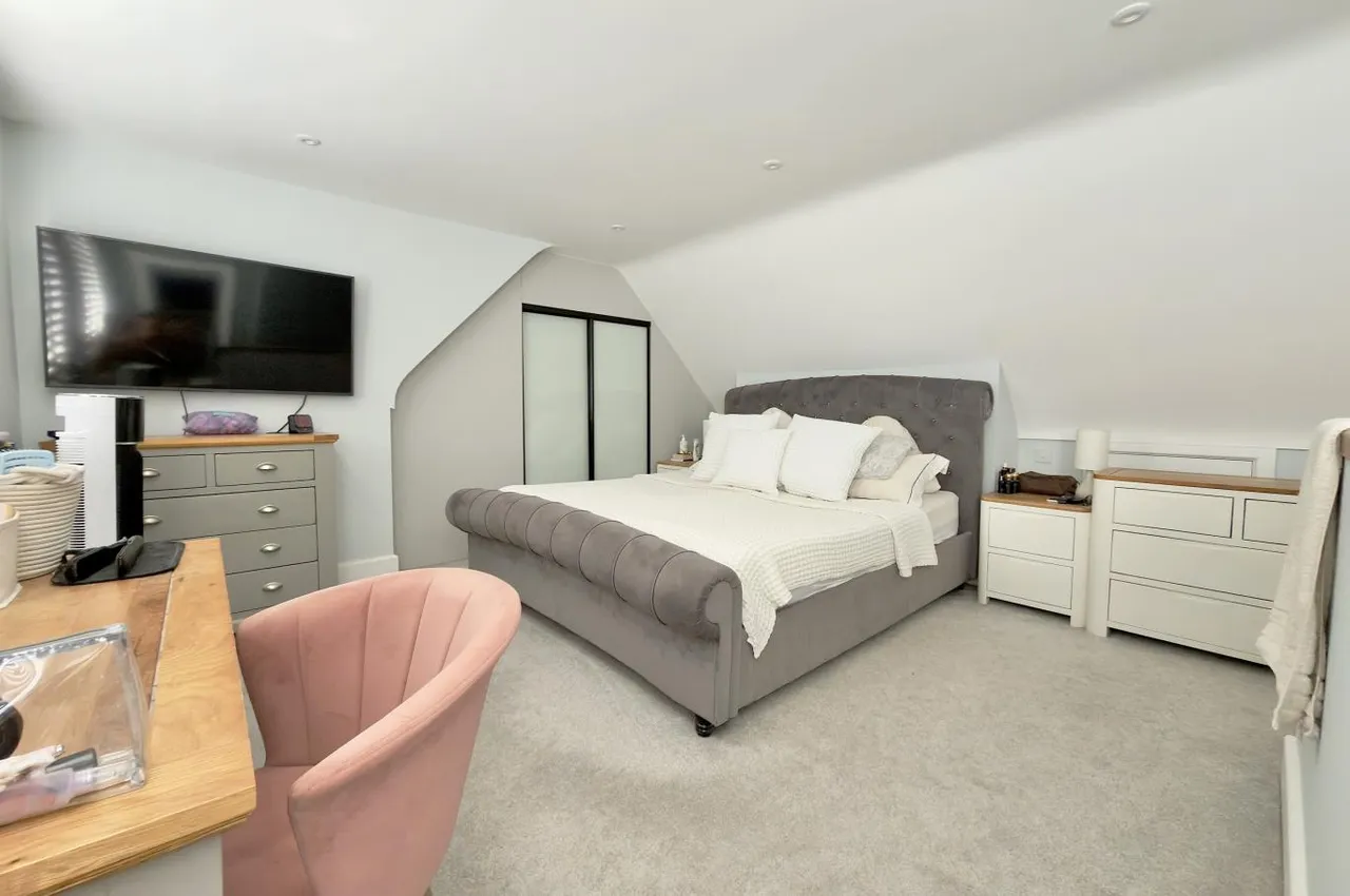 Keith Road, BH3, photo 17