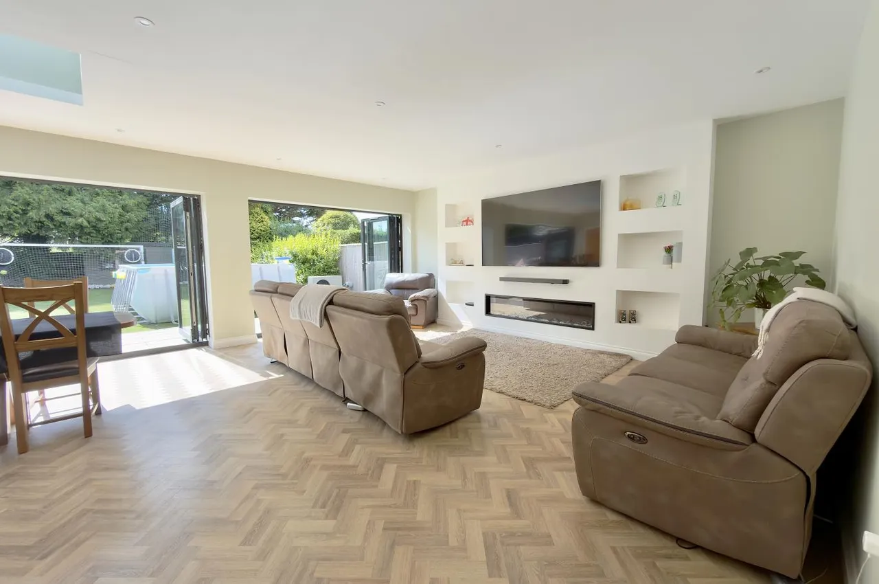 Keith Road, BH3, photo 12