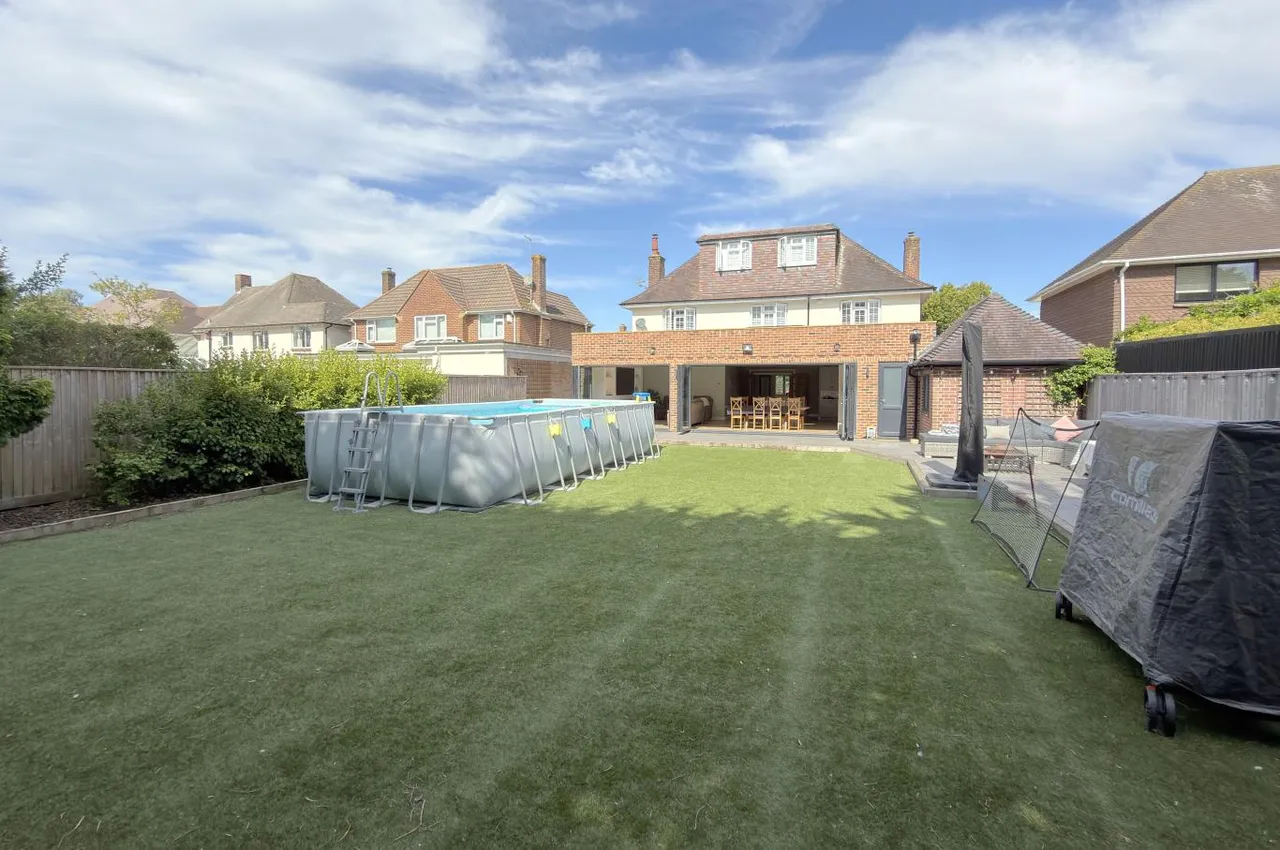 Keith Road, BH3, photo 28